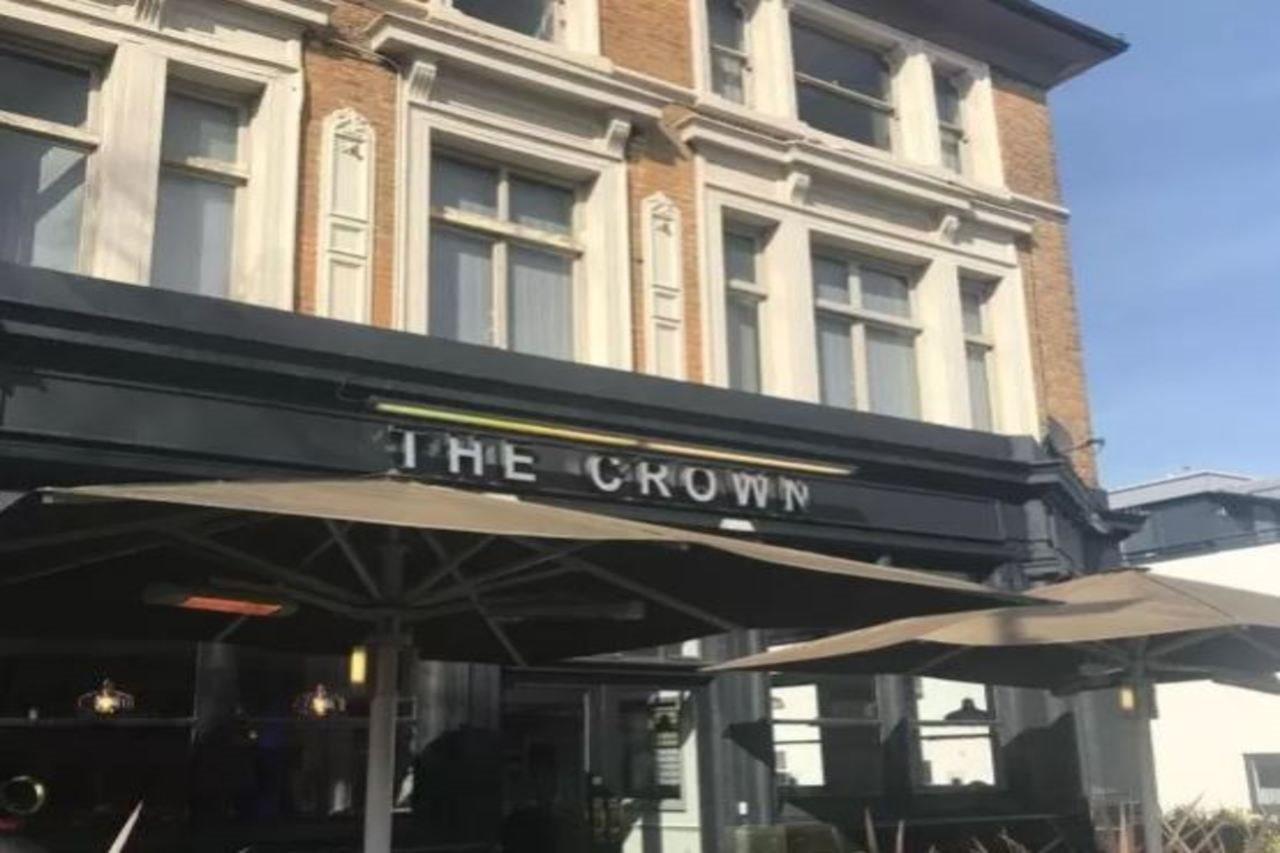 Publove @ The Crown, Battersea Londen Buitenkant foto