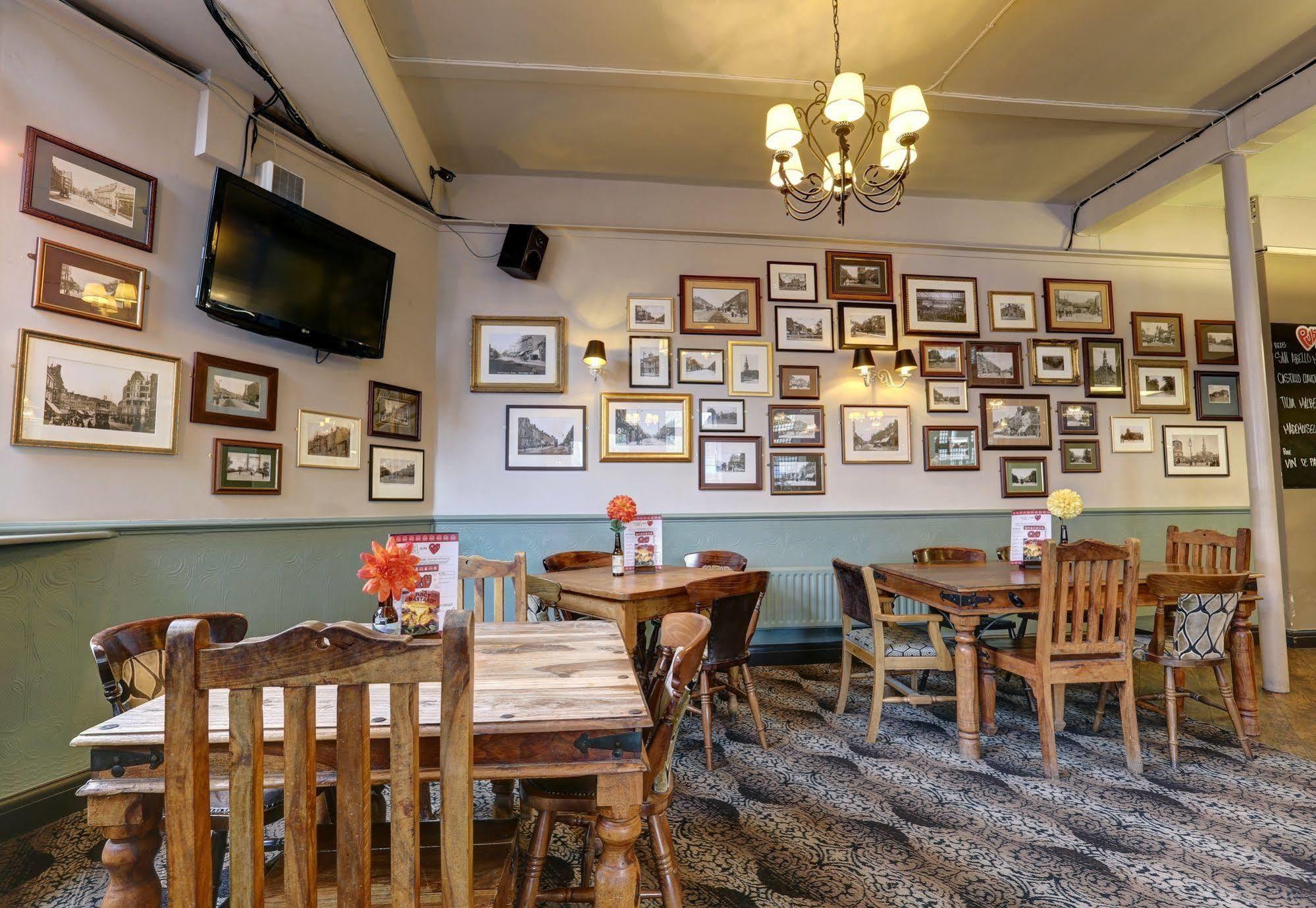 Publove @ The Crown, Battersea Londen Buitenkant foto